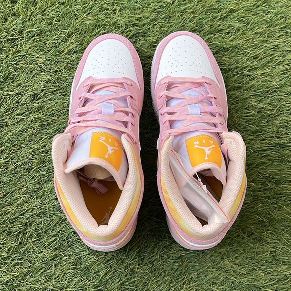 Air Jordan 1 Mid SE - Picture 4 of 6